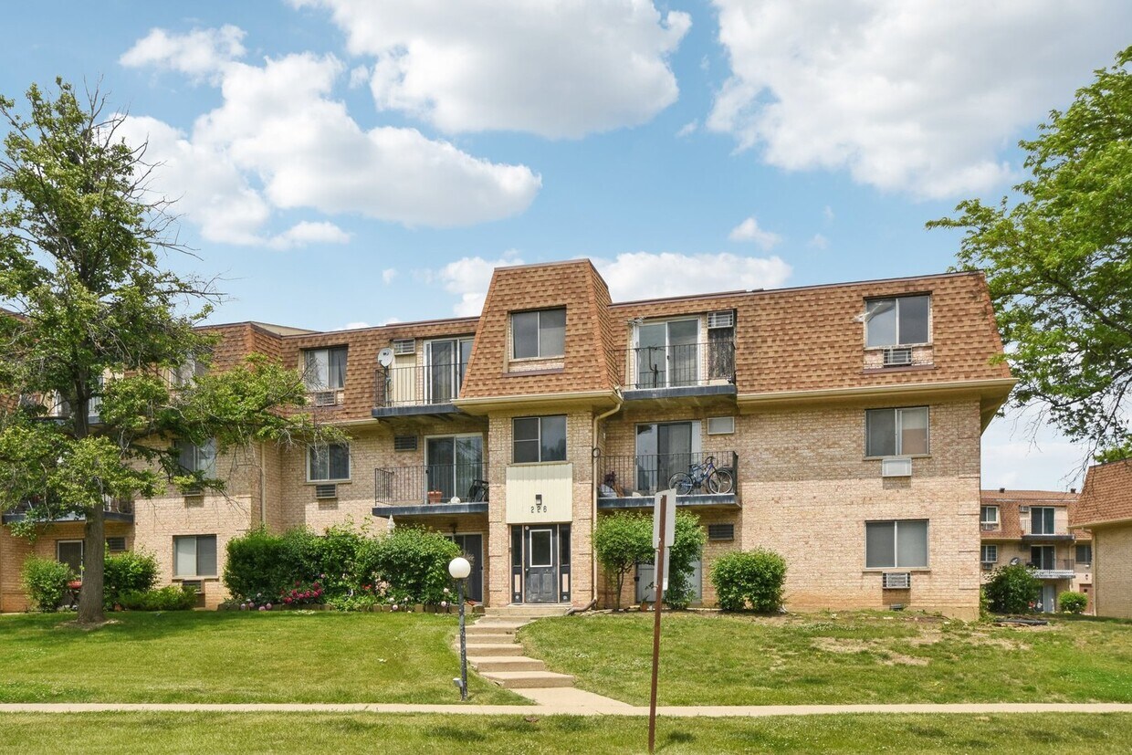Primary Photo - 226 Shorewood Dr