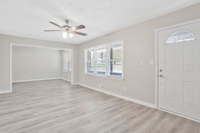 Building Photo - 1254 Angelia Dr Sw