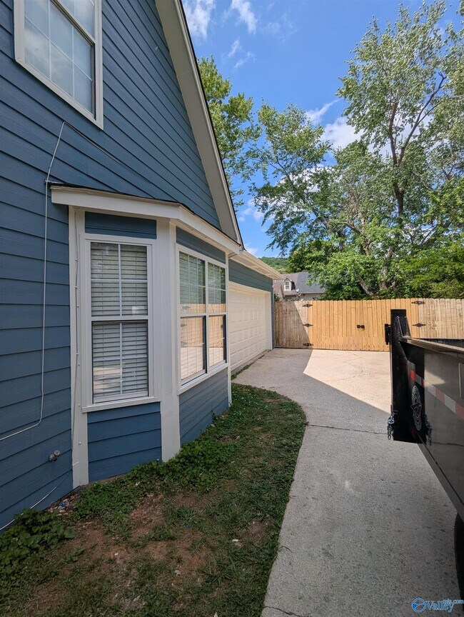 Foto del edificio - 2504 Weatherstone Rd SE