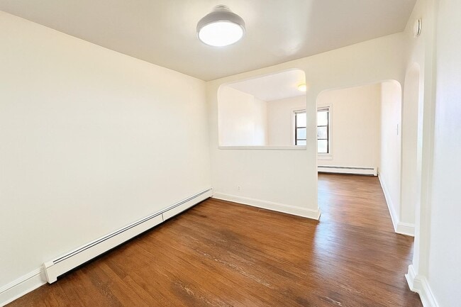 Building Photo - 209 3rd St
