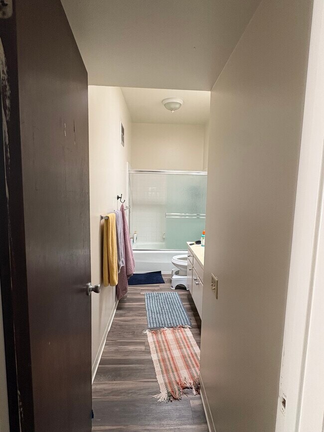 Foto del edificio - 1016 Drake Dr