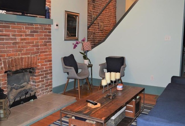 Building Photo - 4821 Blackberry Way