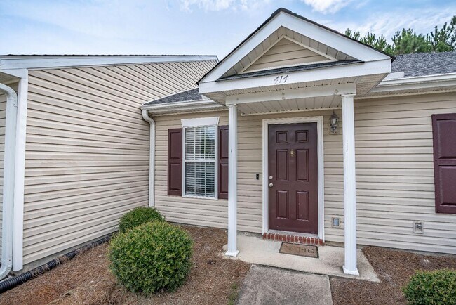 Foto del edificio - 414 Elders Pond Cir