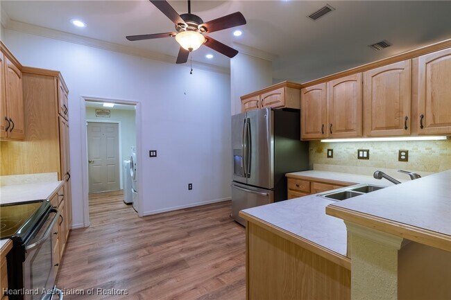 Foto del edificio - 4830 Pebble Beach Dr