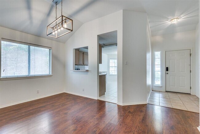 Foto del edificio - 1723 Rosenborough Ln S