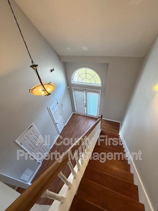 Foto del edificio - 2215 Lake Royale Dr