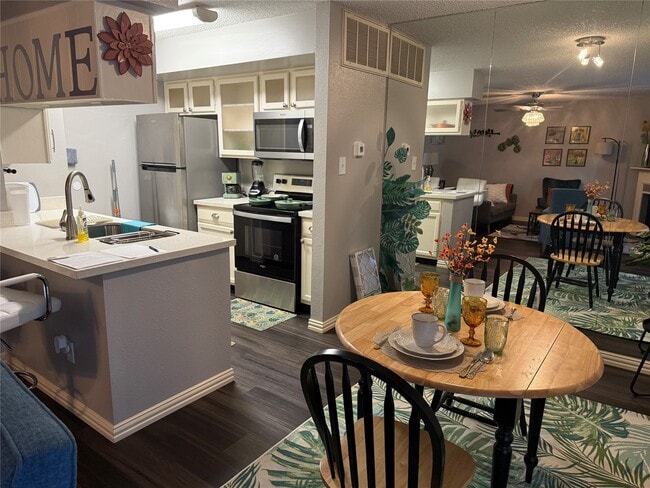 Foto del edificio - 2120 El Paseo St