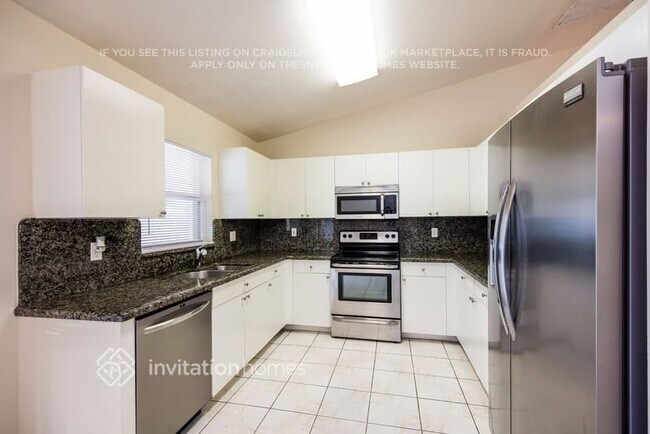 Foto del edificio - 15562 Horseshoe Ln