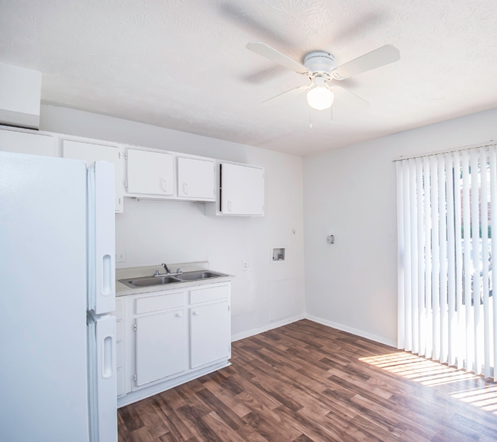 Interior Photo - Colonial Place Apartments