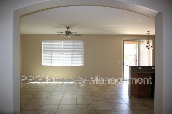 Building Photo - 14551 W Laurel Ln