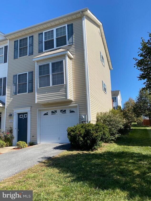 Primary Photo - 111 Seabreeze Ln