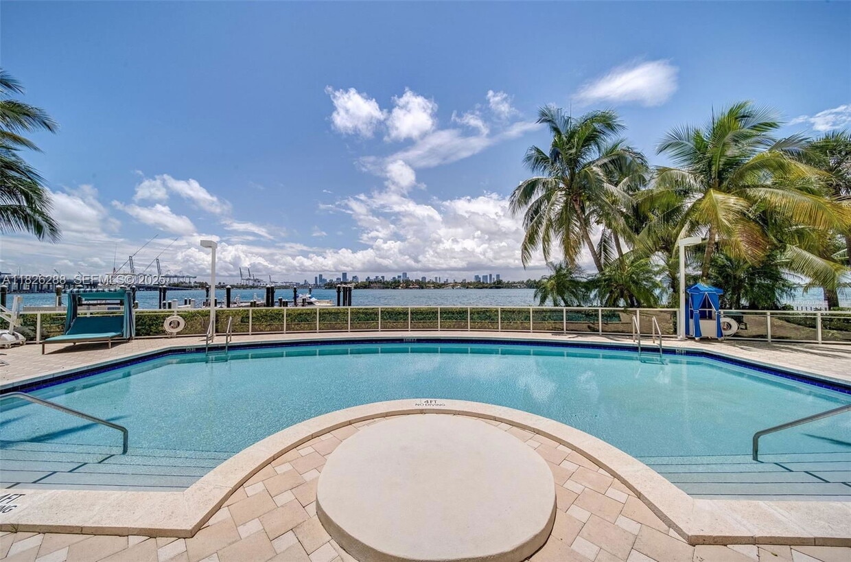 Foto principal - 650 West Ave