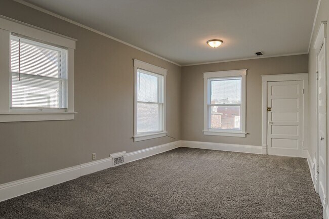 Building Photo - 925/927 Goodhue Blvd