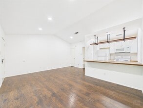 Building Photo - 1305 Hollow Creek Dr