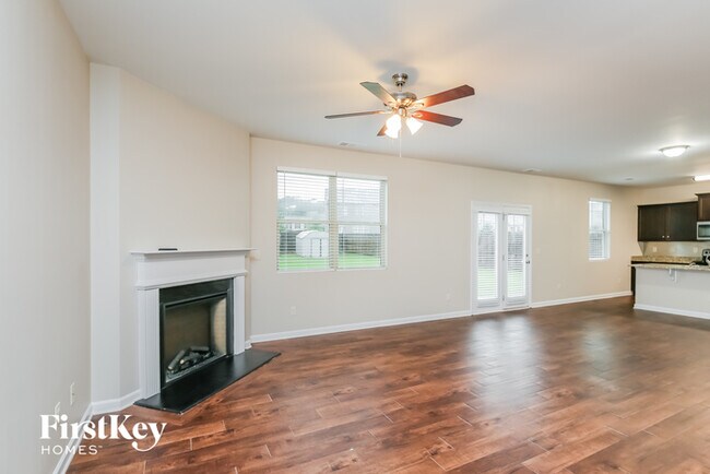 Foto del edificio - 3106 Silver Dale Ln