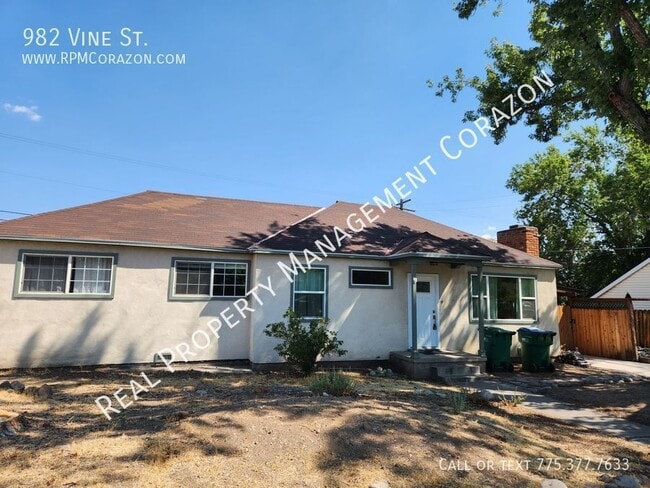 Building Photo - 3 bed+bonus room, 2 bath house close to Ra...