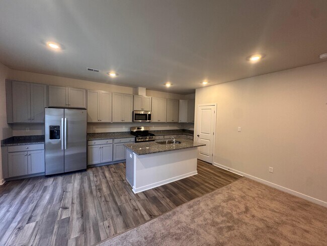 Foto del edificio - 6025 Crosswinds Dr