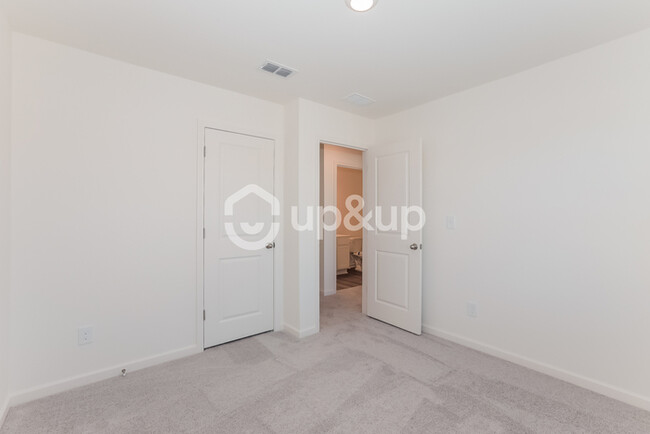 Building Photo - Fantastic 3bd/2.5ba home! Let yourself in!