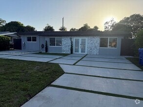 Building Photo - 2612 Acapulco Dr