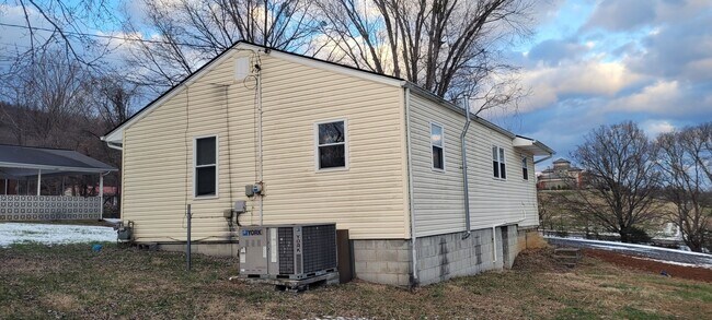 Foto del edificio - 3 Bedroom / 1 Bath Ranch Home  Rogersville TN
