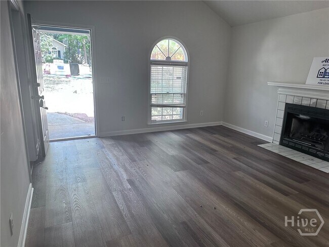 Foto del edificio - 125 Sterling Dr