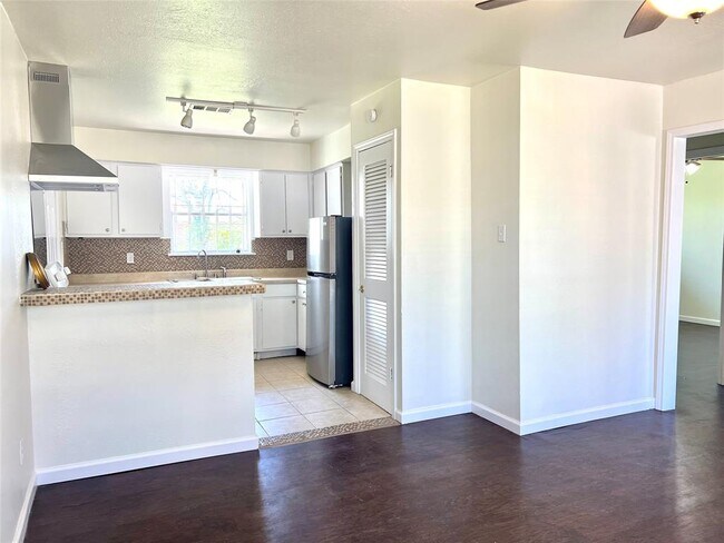 Foto del edificio - 3514 Sparrow St