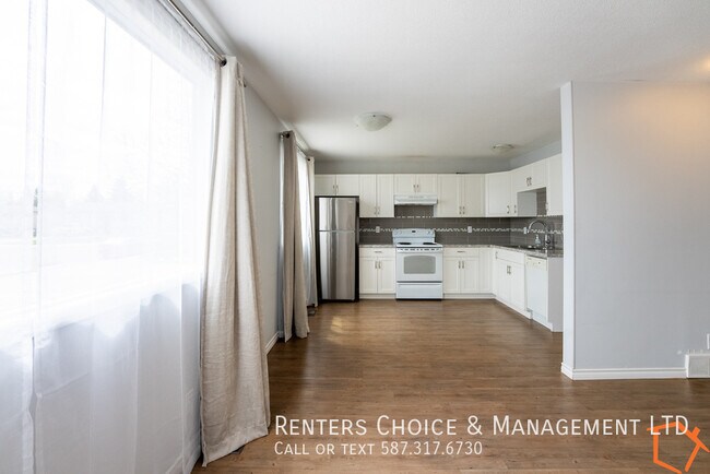 Photo du bâtiment - 2 Bedroom Main Floor, Assigned Parking, Utilities Included