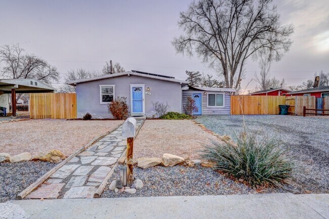 Foto del edificio - 1630 Maple Ct