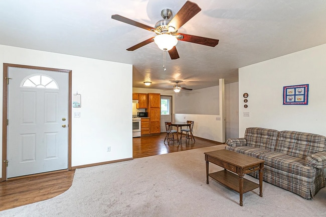 Building Photo - 1139 W Hawes Ave