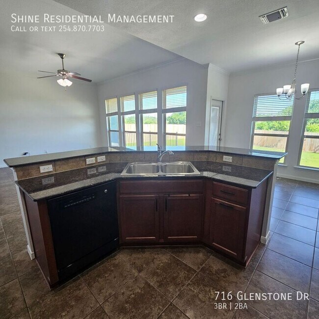 Building Photo - 716 Glenstone Dr