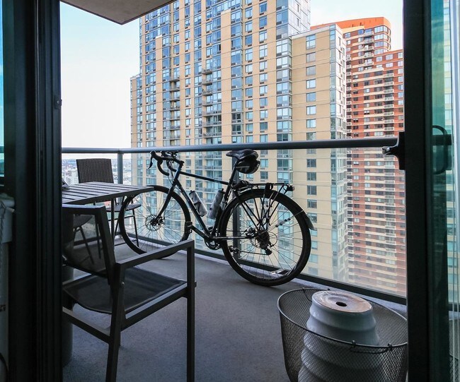 4720 Center Blvd Unit 2512, Long Island City, NY 11109 Apartment for