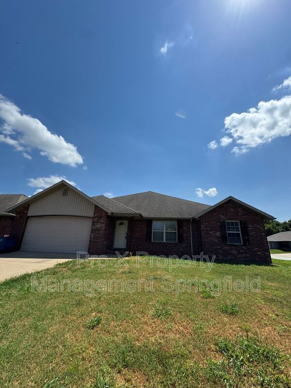 Foto del edificio - 1982 S Farm Rd 123