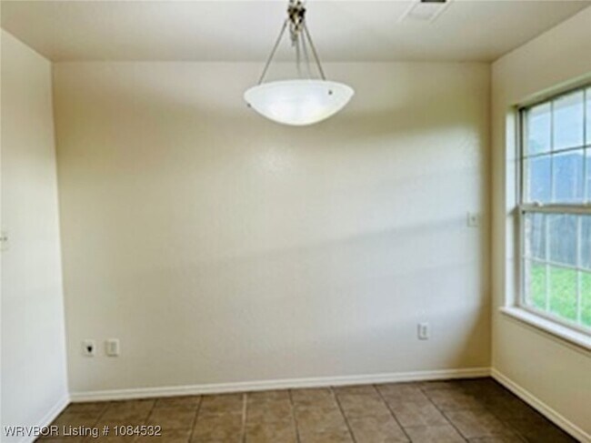 Building Photo - 1813 Green Meadow Dr