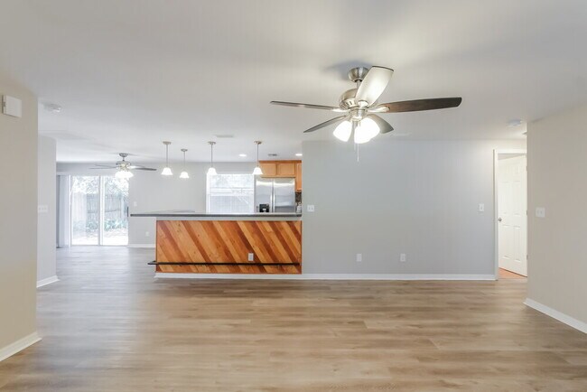 Foto del edificio - 4107 Canoga Park Dr