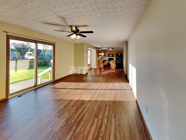 Foto del edificio - 378 Wheatfield Dr