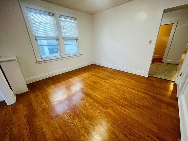 Foto del edificio - 86-30 57th Ave