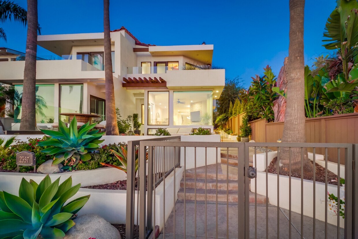 Foto principal - 2357 San Elijo Ave