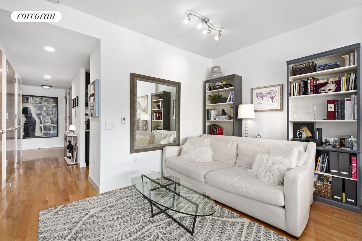 Foto principal - 454 W 54th St