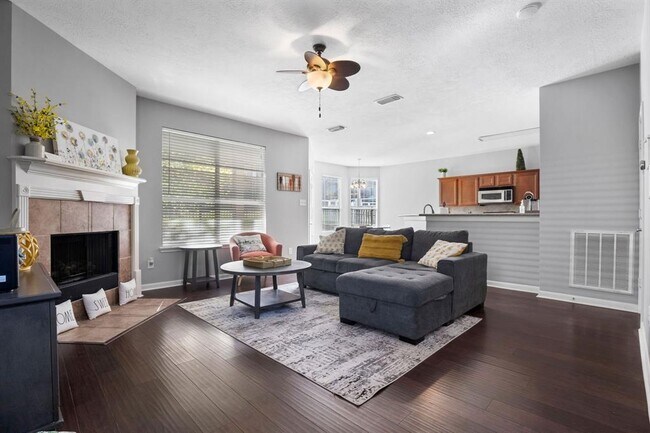 Foto del edificio - 114 Cove Pl Ct