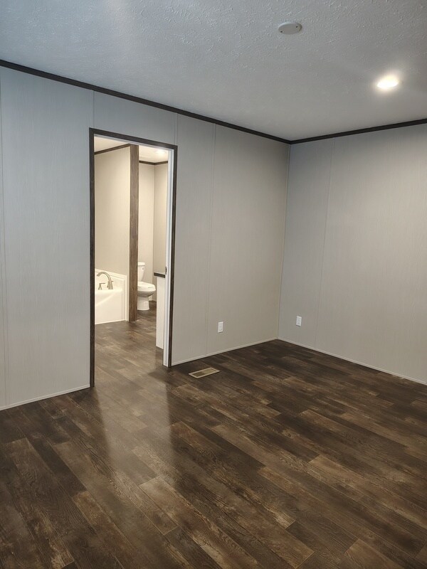 Building Photo - 11 Poole Cir