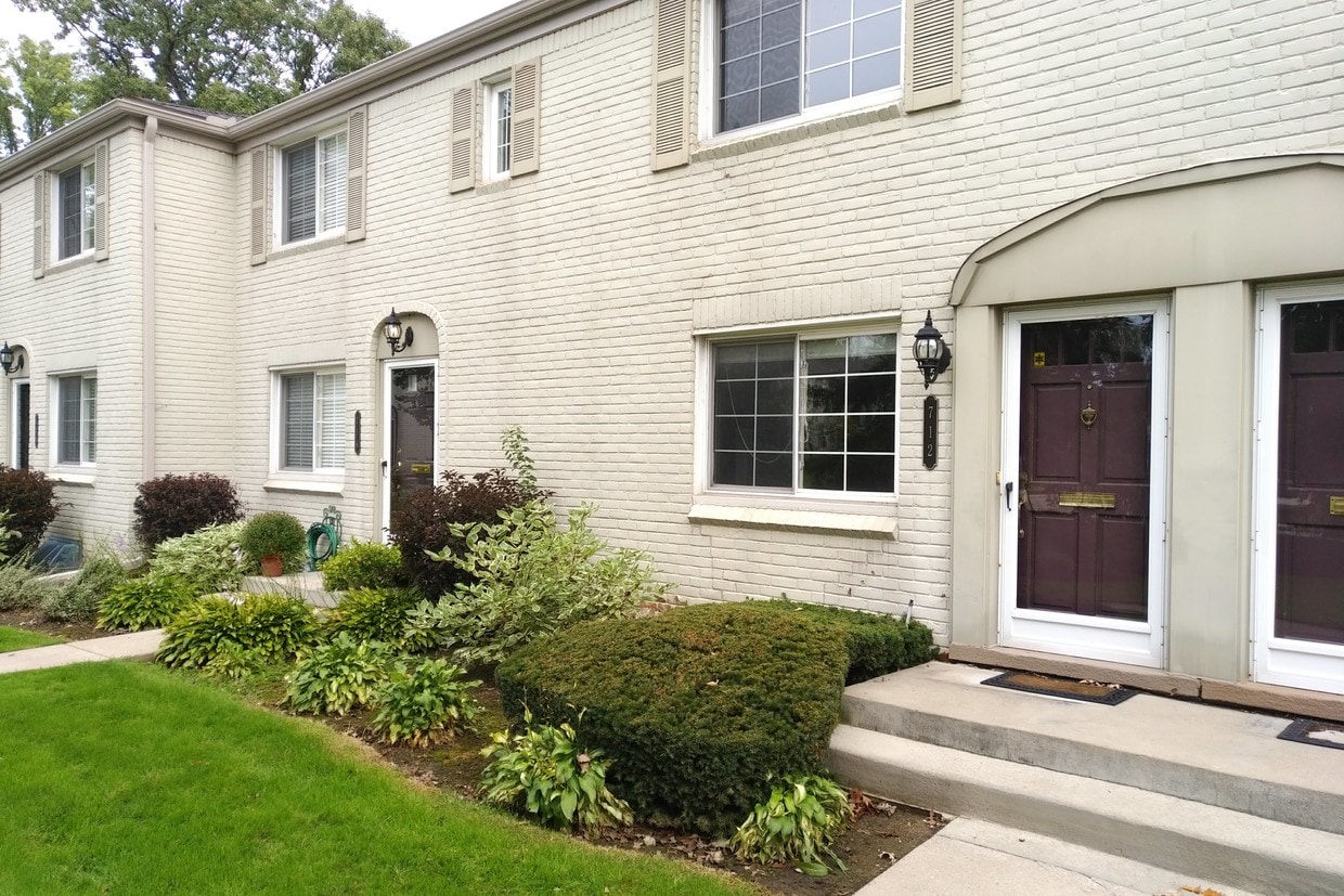 712 Graefield Ct, Birmingham, MI 48009 Townhome Rentals in Birmingham
