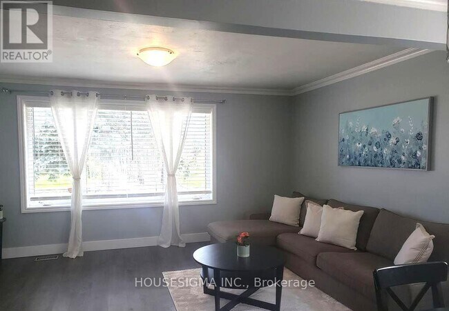 Building Photo - 98 Flora Dr