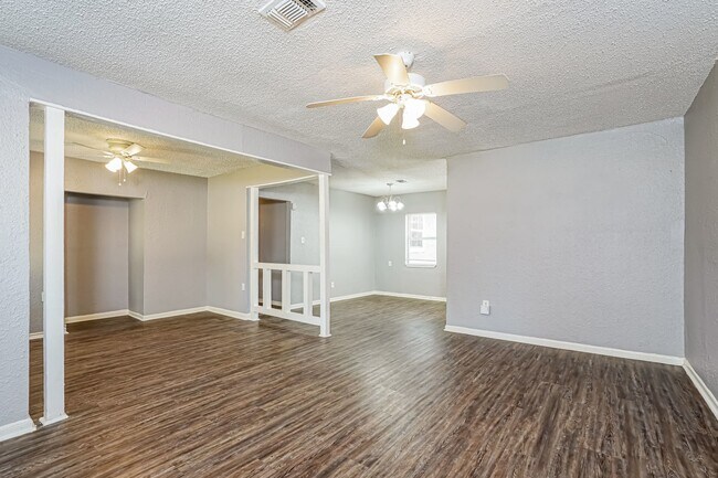 Building Photo - 8146 Panay Dr