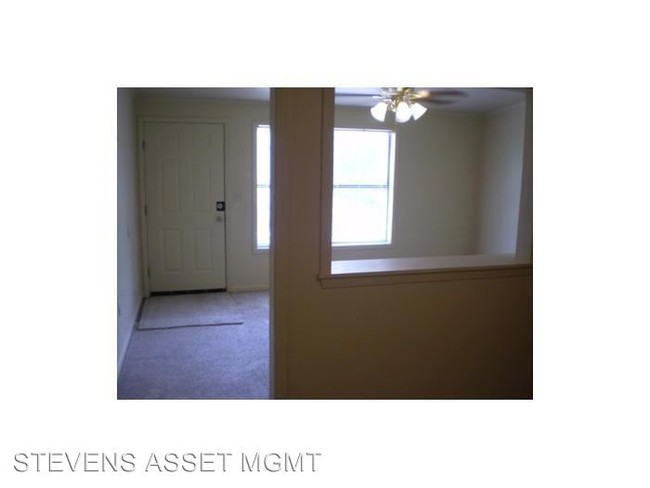Building Photo - 4477 N Lakeshore Dr