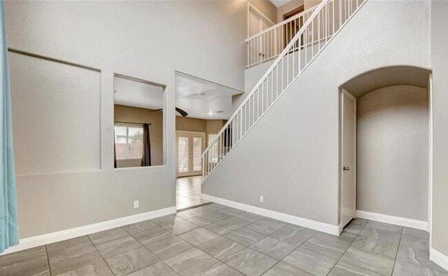 Foto del edificio - Beautifully upgraded kitchen and tile floo...