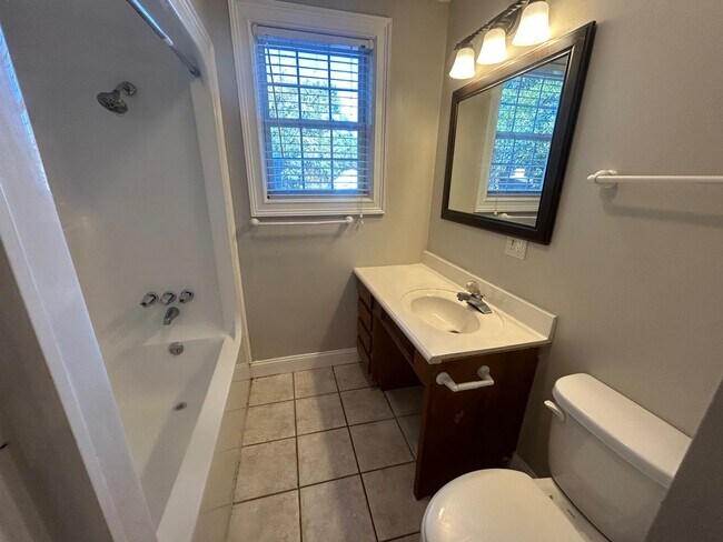 Foto del edificio - 1019 Monticello St