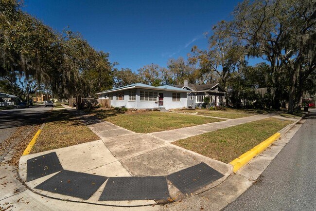 Foto del edificio - 64 Fullerwood Dr