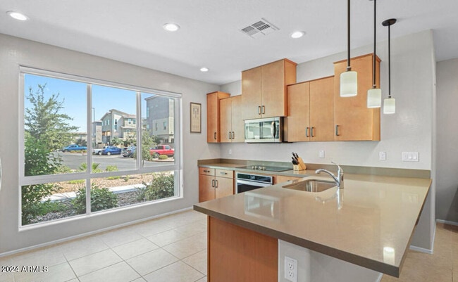 Building Photo - 1250 Abbey Ln
