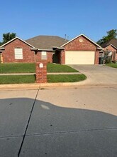 Building Photo - 716 Eastridge Dr