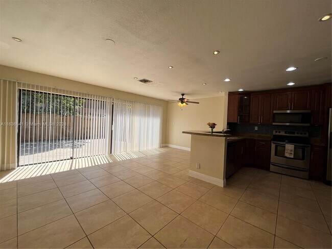 Foto del edificio - 8016 NW 29th St